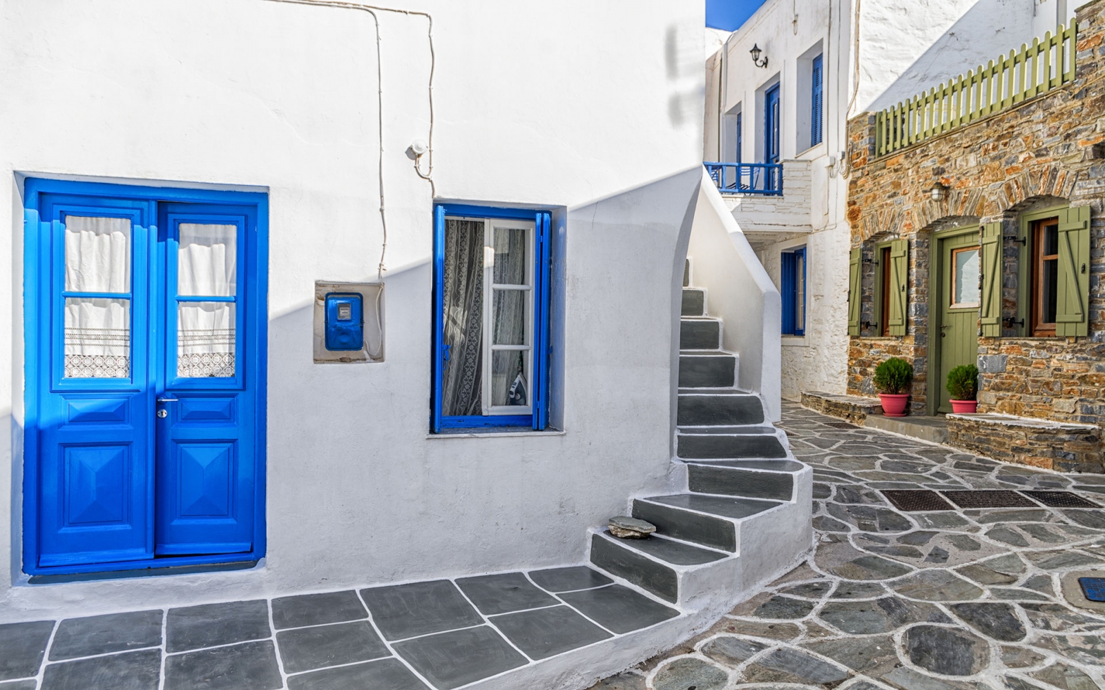 Explore Chora